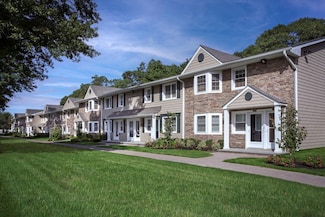 513 Tudor Ln Unit 513, Middle Island, NY 11953