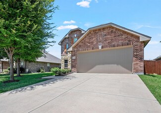10325 Fossil Valley Dr, Fort Worth, TX 76131
