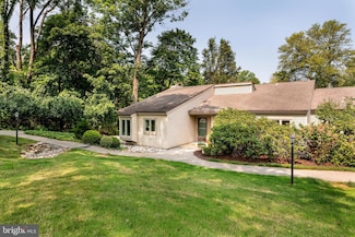 5 Hersheys Dr, West Chester, PA 19380