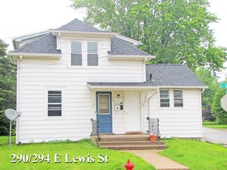 290 E Lewis St, Platteville, WI 53818