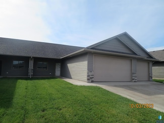 7509 W Flowerfields Place, Sioux Falls, SD 57106
