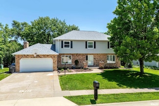 4345 Amesbury Dr, Bettendorf, IA 52722