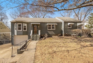 4914 NE Park Ln, Kansas City, MO 64118