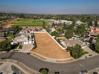 312 Silvertree Ln, Redlands, CA 92374