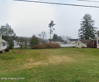 92 Park St, Dallas, PA 18612