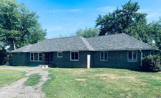 401 12th St, Valley Falls, KS 66088