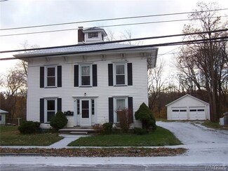 49 Myrtle St, Le Roy, NY 14482