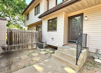 2142 Southwood Place, Lincoln, NE 68512