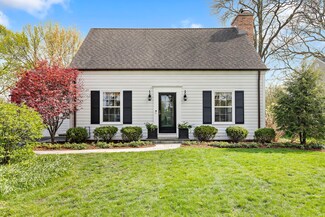 2111 Linneman St, Glenview, IL 60025
