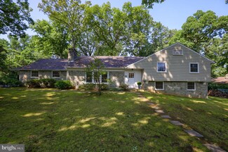136 Woodside Rd, Lancaster, PA 17601