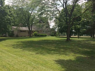 6550 Chamberlin Dr, South Whitley, IN 46787