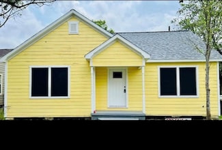 405 W James St, Baytown, TX 77520