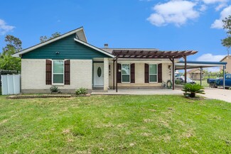 1250 Greenoak Dr, Houston, TX 77032
