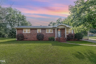 2141 Biltmore Dr, Fayetteville, NC 28304