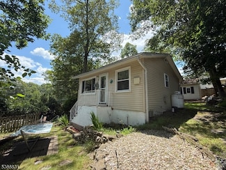 524 Brooklyn Mountain Rd, Hopatcong, NJ 07843
