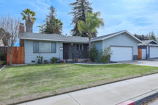 220 Earlham Dr, Turlock, CA 95382