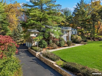 23 Pike St, Alpine, NJ 07620