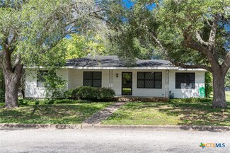 604 S Saint Ludmila St, Shiner, TX 77984