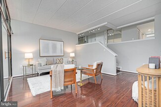 11612 Ivystone Ct Unit 200, Reston, VA 20191