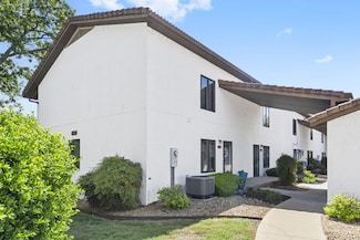 1901 Paradise Landing Rd Unit 1, Kimberling City, MO 65686
