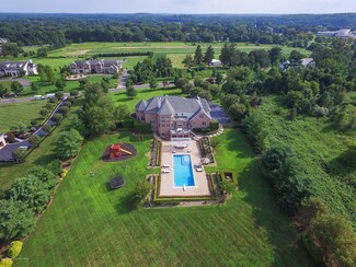 8 Hop Brook Ln, Holmdel, NJ 07733