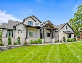 5 Secret Ln, Branson West, MO 65737