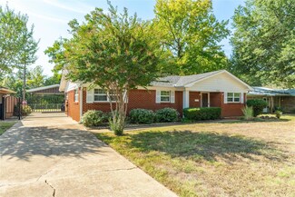 2160 Sycamore St, Paris, TX 75460
