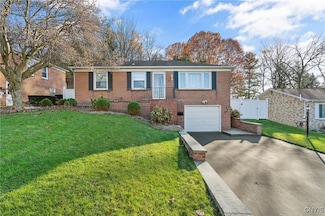 513 Hatherleigh Dr, Syracuse, NY 13209