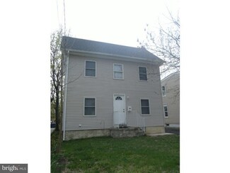 30 E Buck St, Paulsboro, NJ 08066