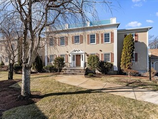 22 Weatherly Dr Unit 6, Salem, MA 01970