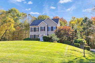 27 Revolutionary Ln, Nottingham, NH 03290