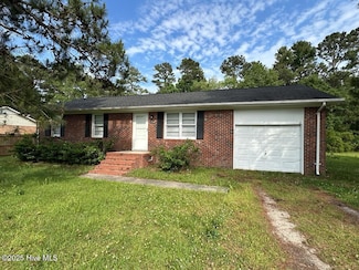 107 Queens Rd, Hubert, NC 28539