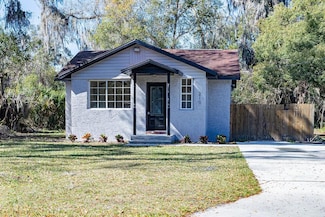 210 Winslow Ave, Deland, FL 32724