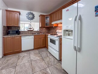 1100 Colony Point Cir Unit 218, Pembroke Pines, FL 33026
