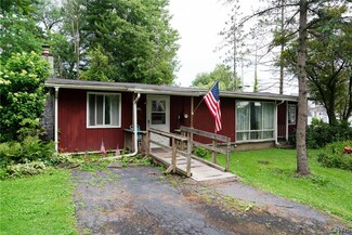 7489 E Murray Dr, Cicero, NY 13039