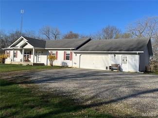 1427 Newport Rd, Smithboro, IL 62284