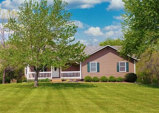 23722 S Chadwick Dr, Peculiar, MO 64078