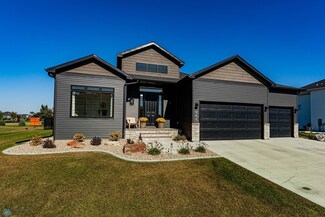 966 50th Ave W, West Fargo, ND 58078