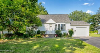 6 Robinhood Rd, Albany, NY 12203