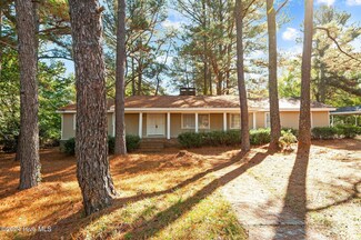 2905 Ellsworth Dr, Greenville, NC 27834