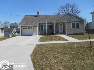 616 State St, Dysart, IA 52224