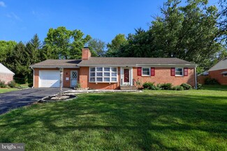 296 Sun Valley Dr, Leola, PA 17540