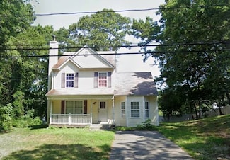 79 Maple Ln, Medford, NY 11763