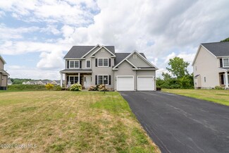5 Amanda Ln, Mechanicville, NY 12118