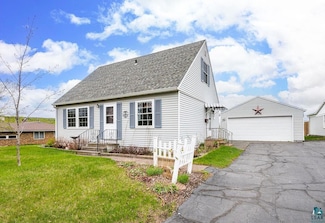33 Nelson Dr, Silver Bay, MN 55614