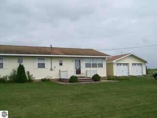 1185 S Luce Rd, Ithaca, MI 48847
