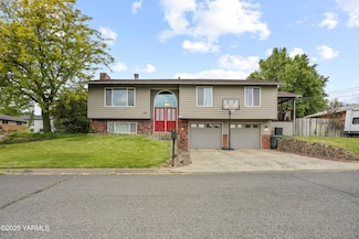 209 S 39th Ave, Yakima, WA 98902