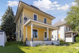 1304 E 4th St, Sterling, IL 61081