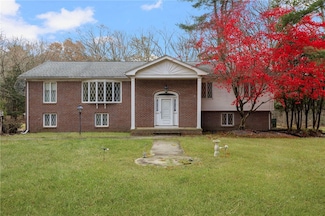 46 Woodsong Dr, North Scituate, RI 02857