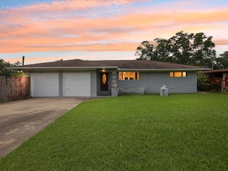 4015 42nd St, Port Arthur, TX 77642